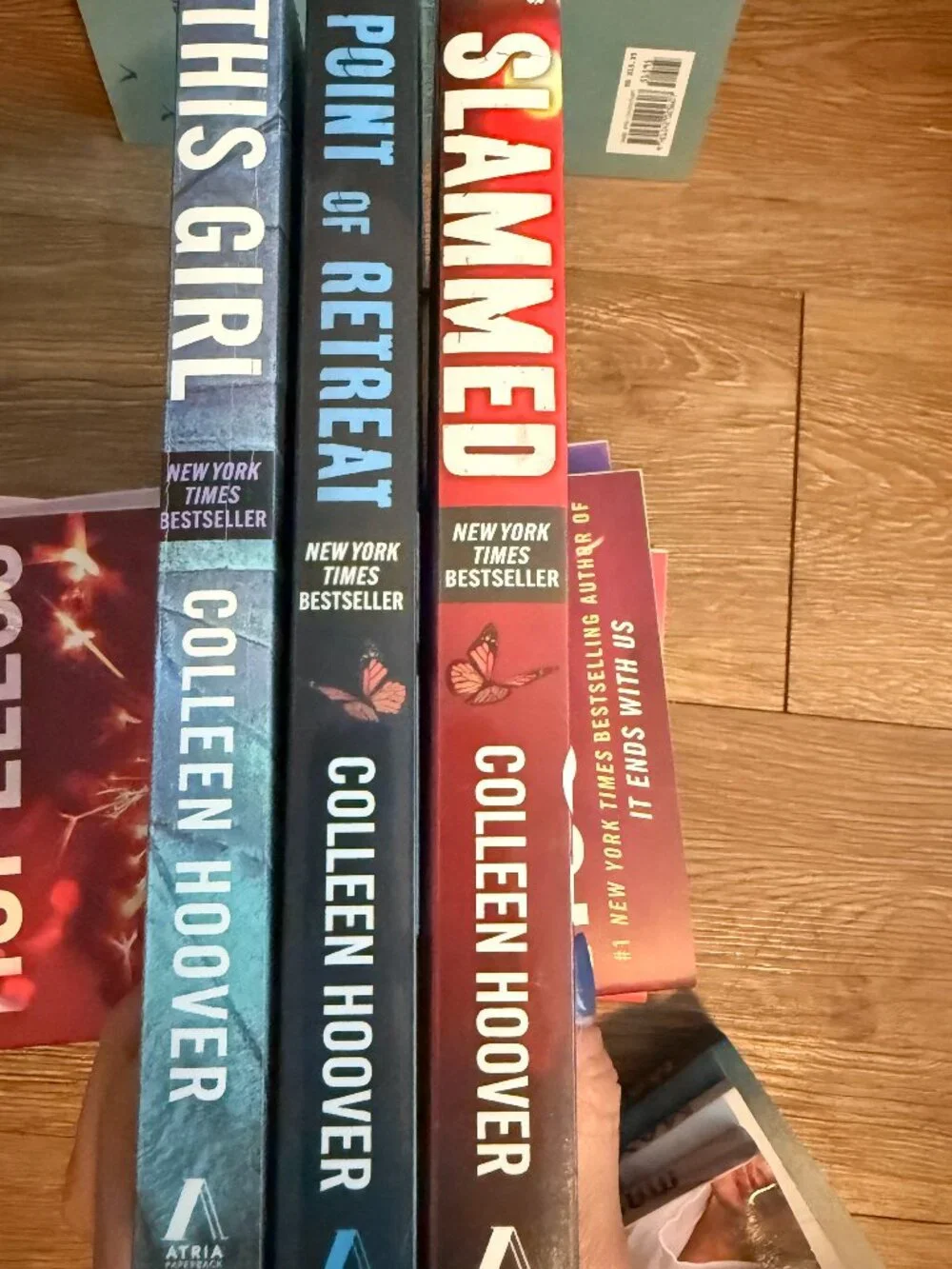 16 LIKE NEW - Lot of Colleen Hoover Books